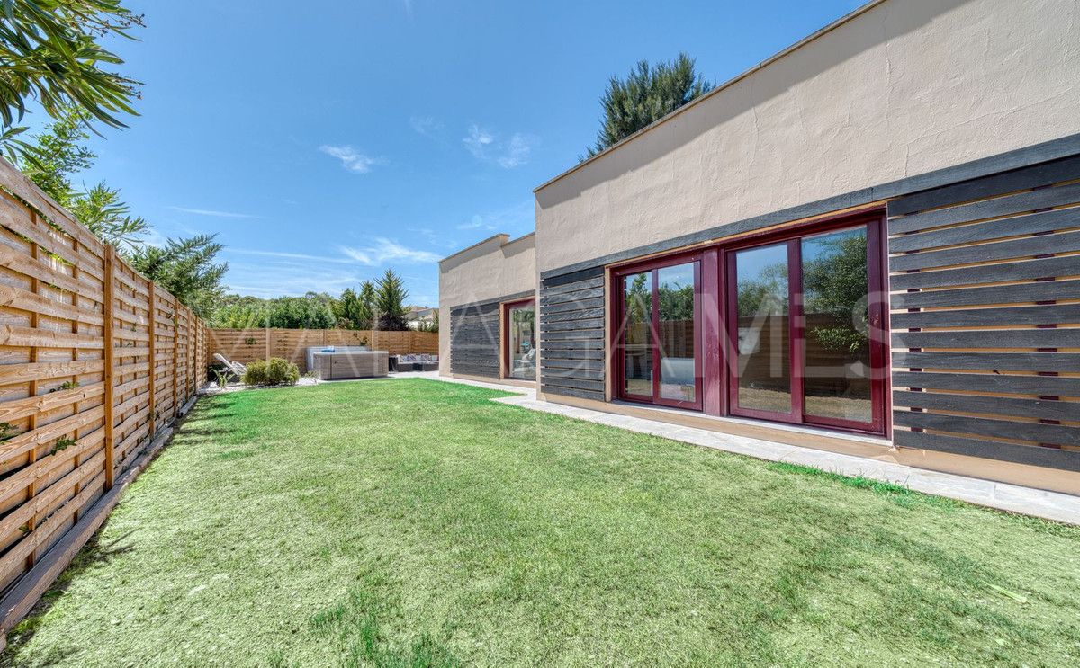 Villa for sale in Benahavis