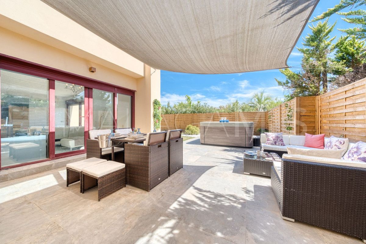 Villa for sale in Benahavis