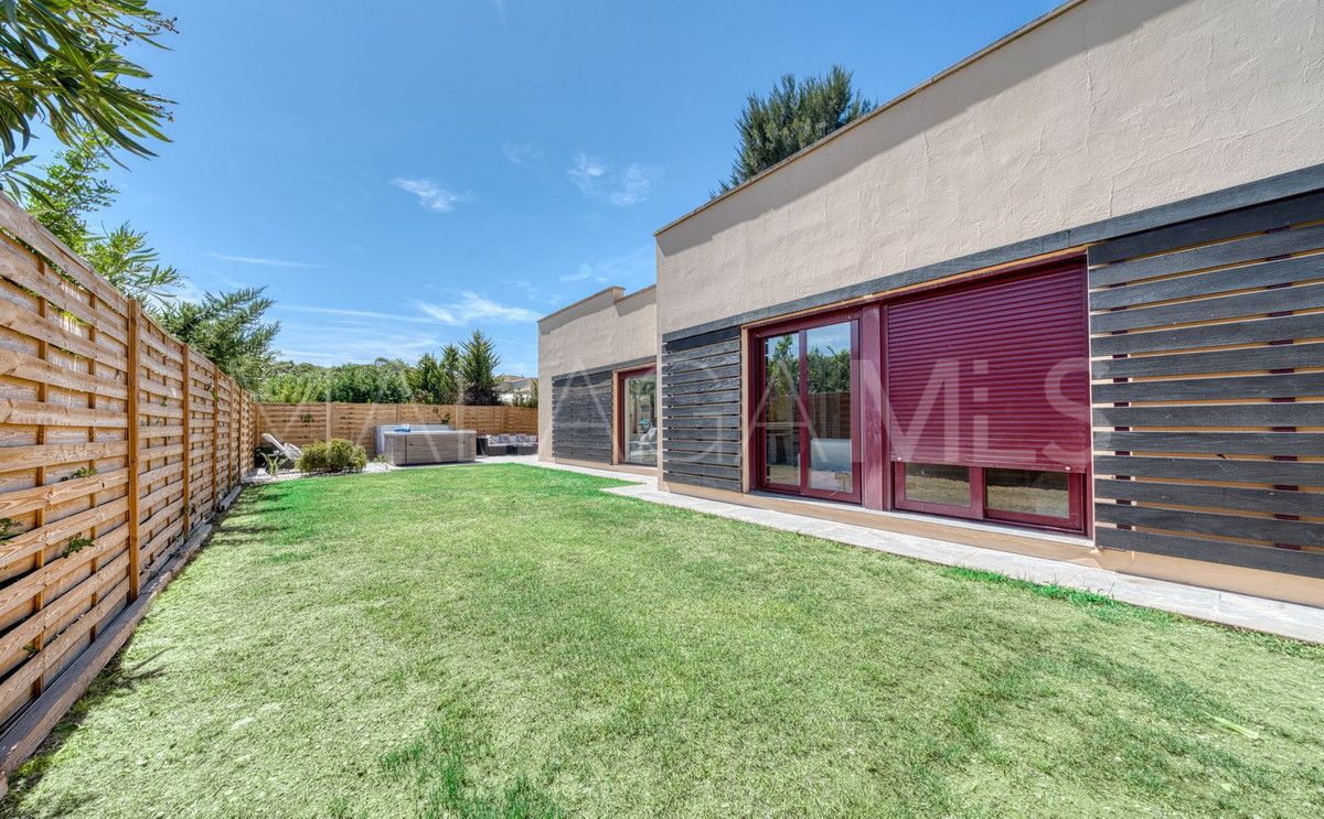 Villa for sale in Benahavis