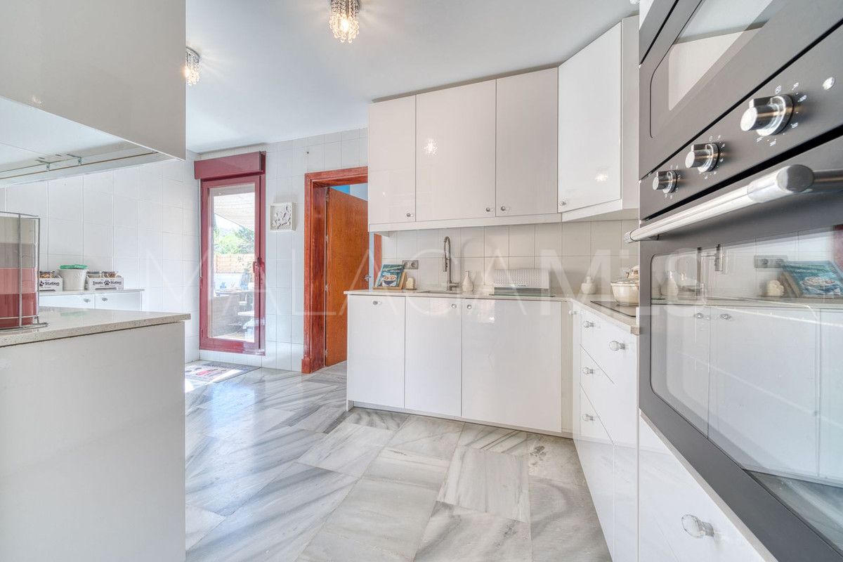 Villa for sale in Benahavis