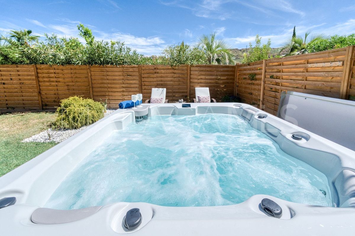 Villa for sale in Benahavis