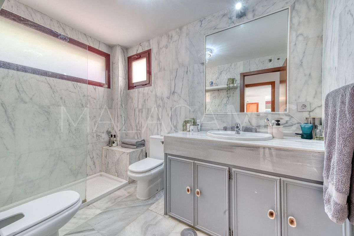 Villa for sale in Benahavis