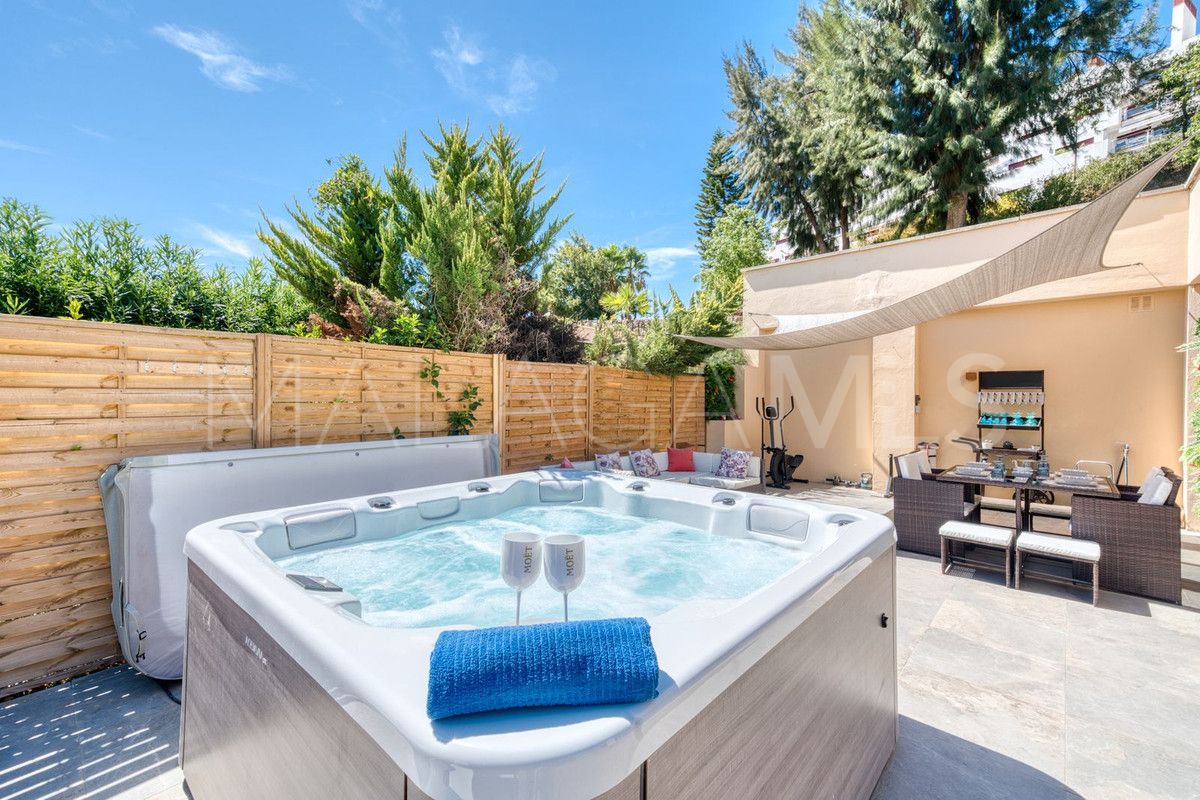 Villa for sale in Benahavis