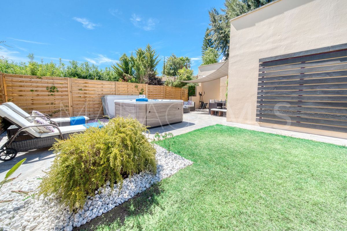 Villa for sale in Benahavis