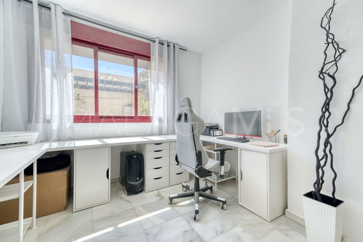 Villa for sale in Benahavis