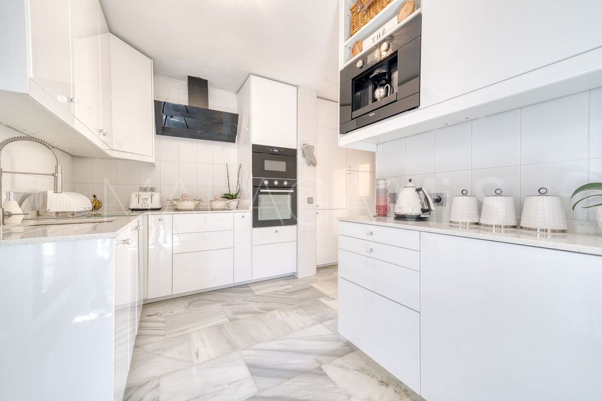 Villa for sale in Benahavis