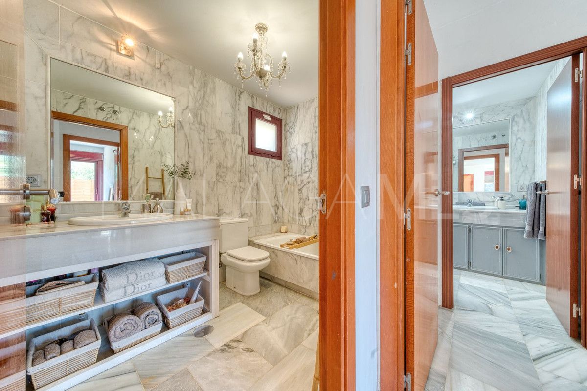 Villa for sale in Benahavis