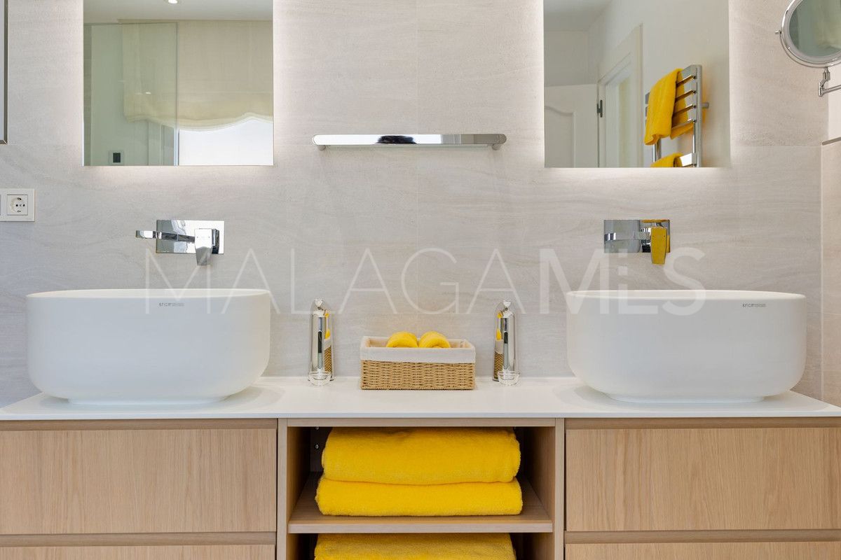 Villa with 6 bedrooms for sale in Nueva Andalucia