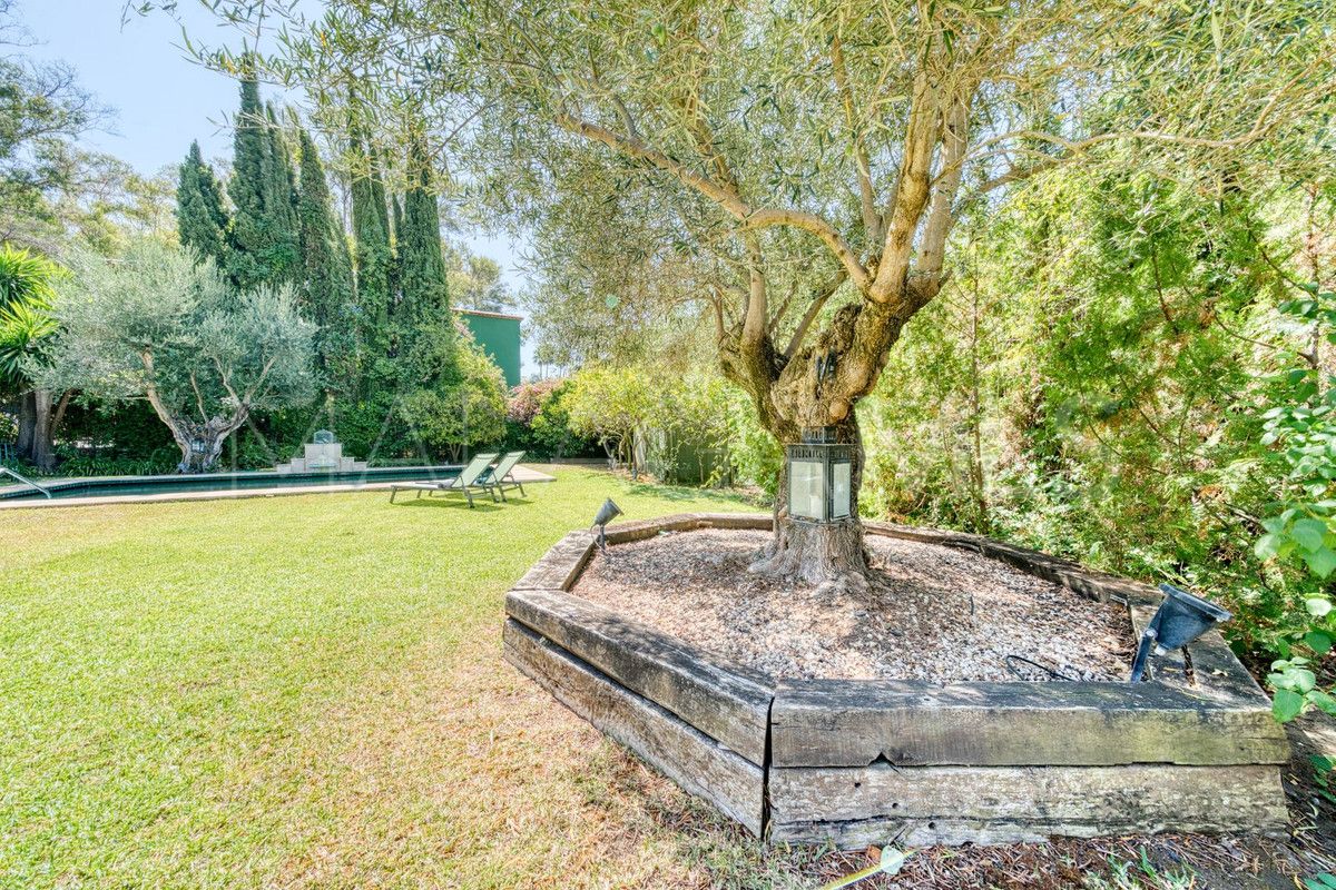 Villa for sale in Nueva Andalucia