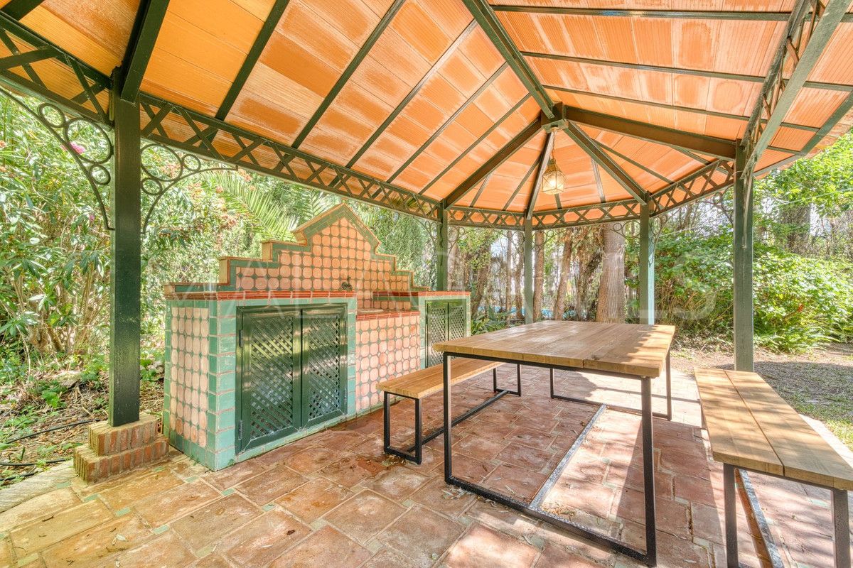 Villa for sale in Nueva Andalucia