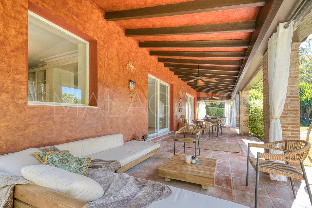 Villa for sale in Nueva Andalucia