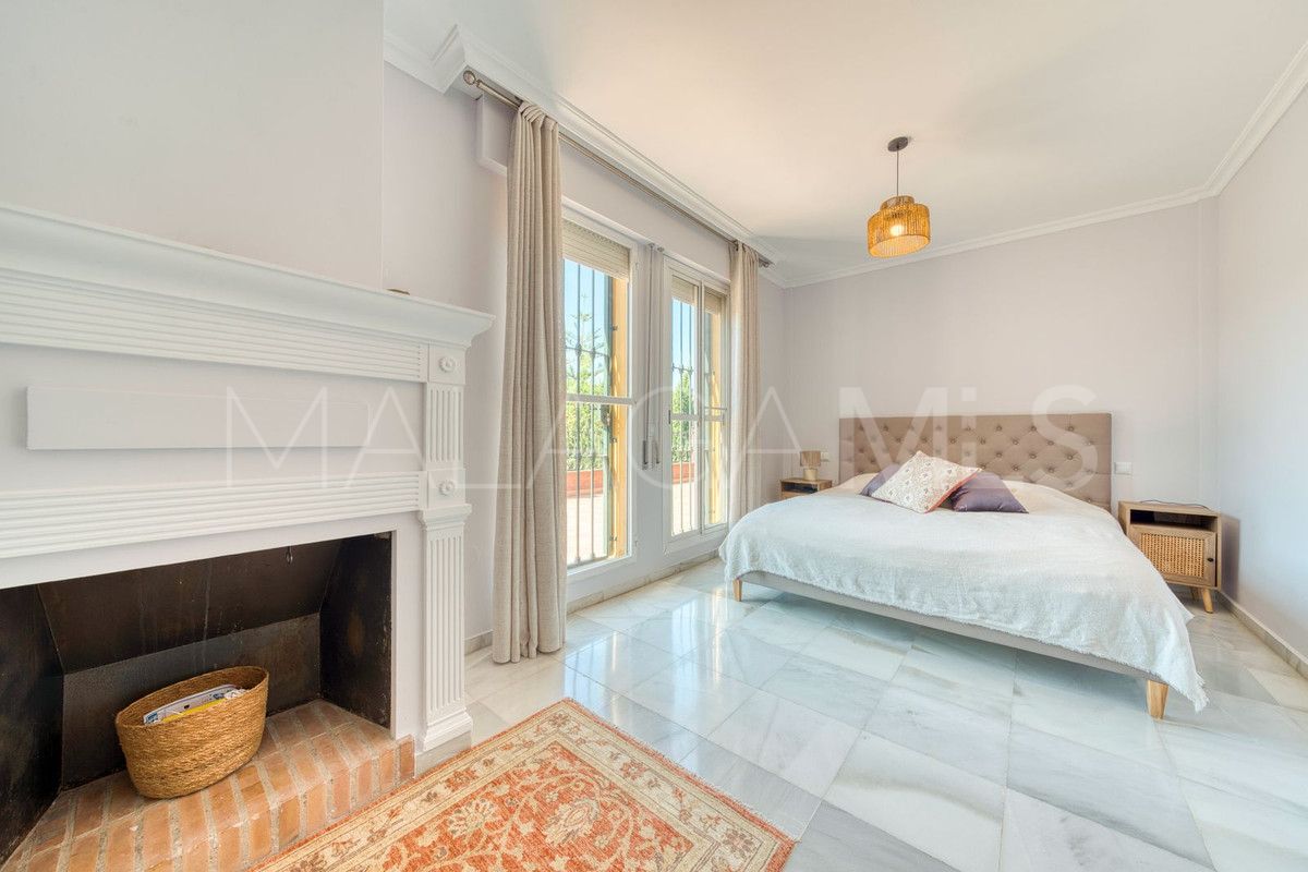 Villa for sale in Nueva Andalucia