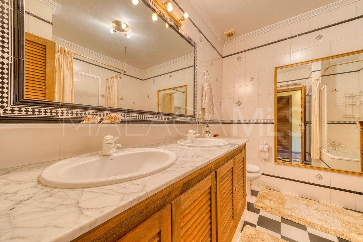 Se vende adosado in Benahavis with 3 bedrooms