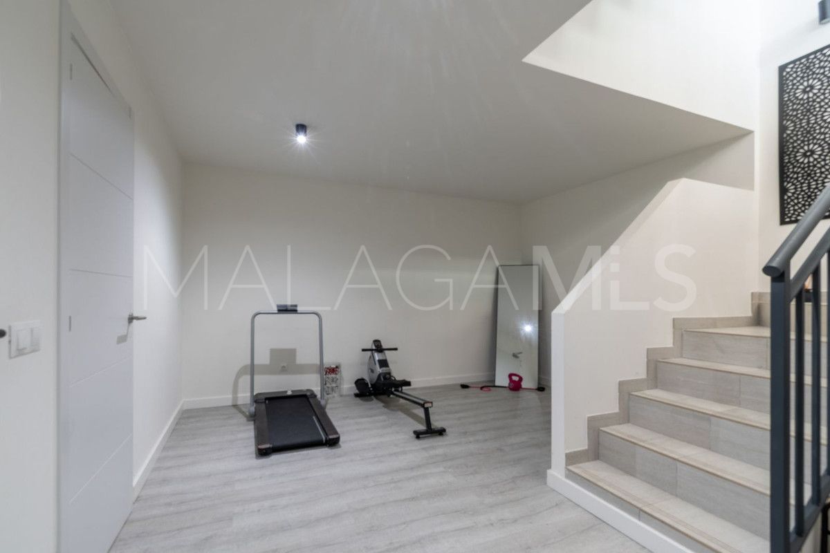 Buy villa with 3 bedrooms in Manilva