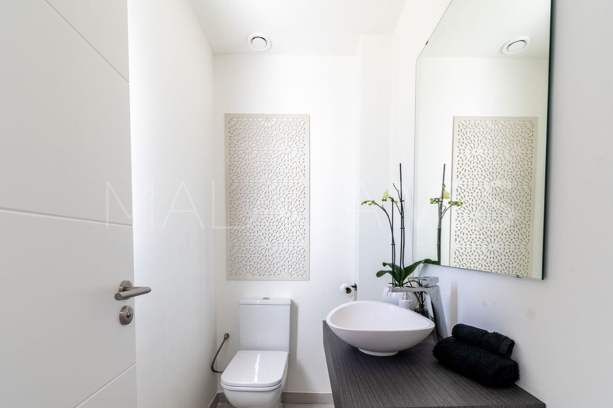 Buy villa with 3 bedrooms in Manilva