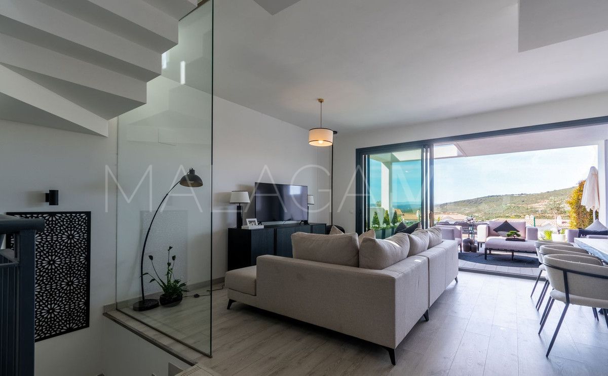 Buy villa with 3 bedrooms in Manilva