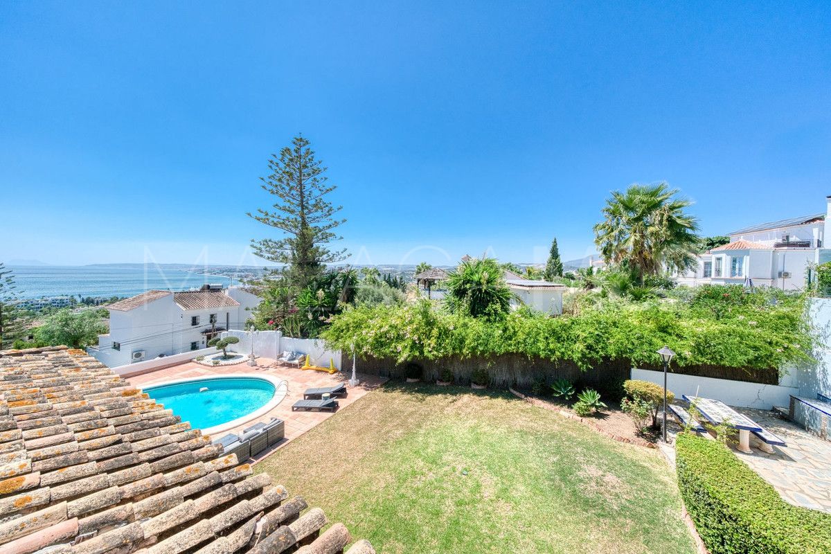 Villa with 5 bedrooms for sale in Estepona
