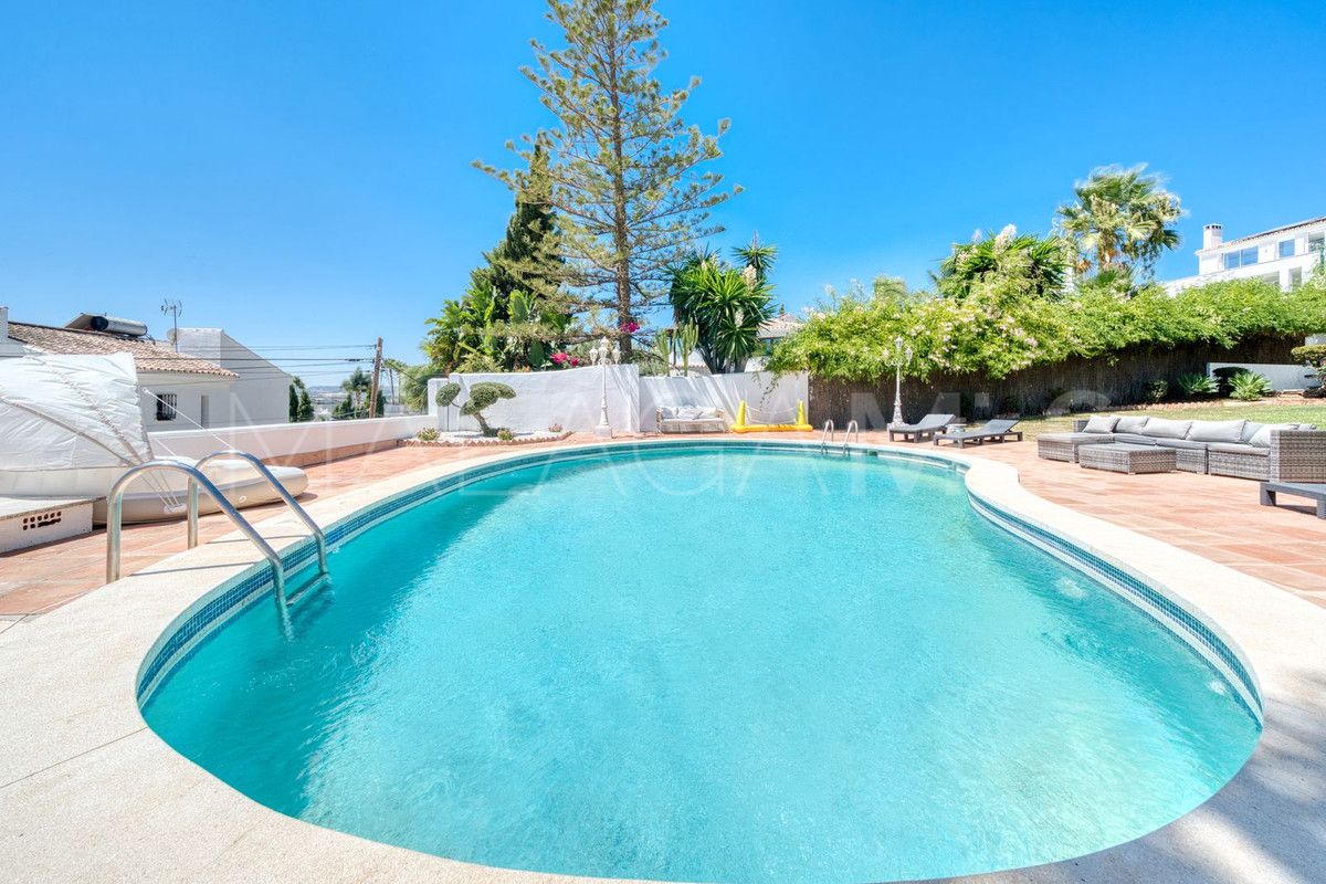 Villa with 5 bedrooms for sale in Estepona