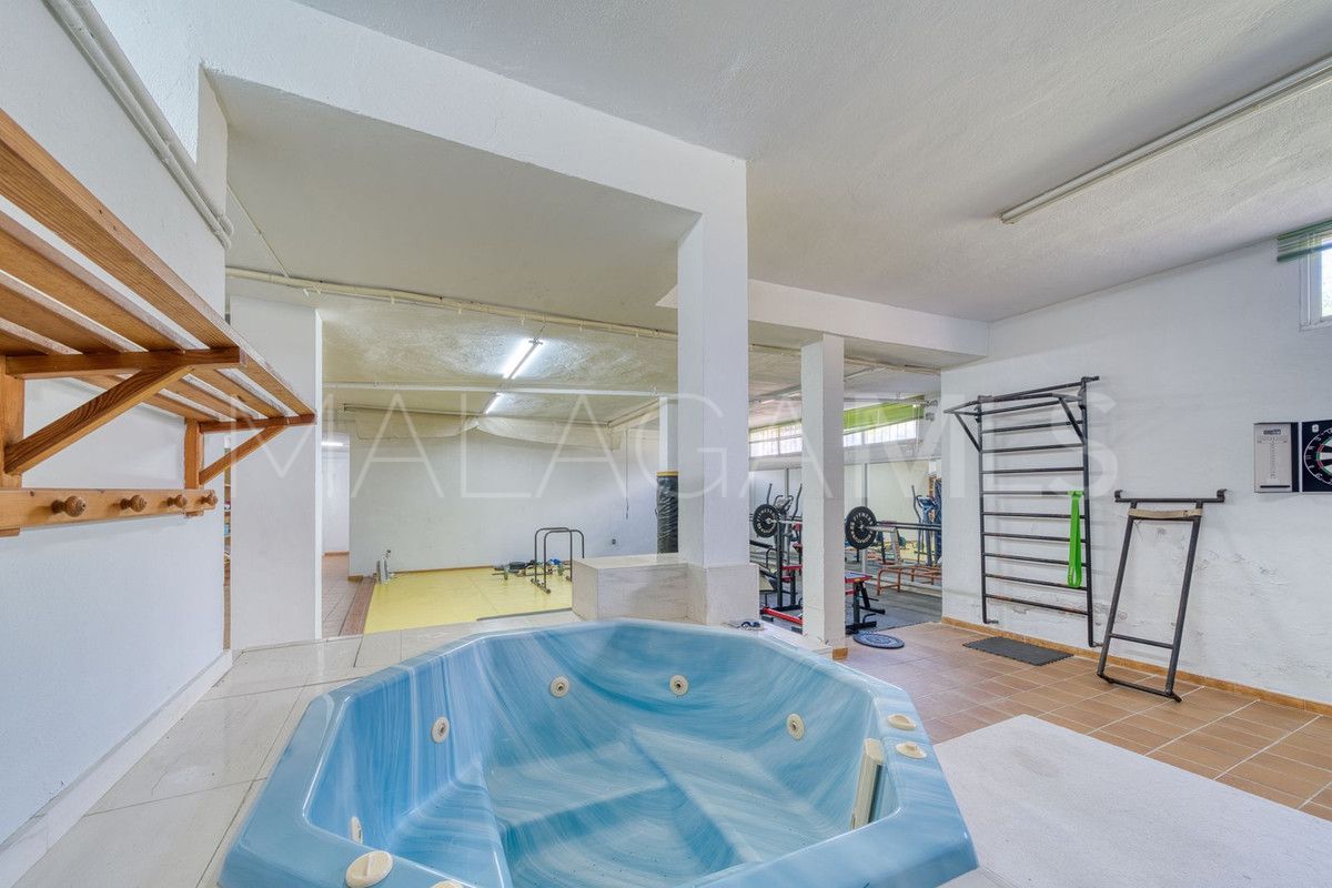Villa with 5 bedrooms for sale in Estepona