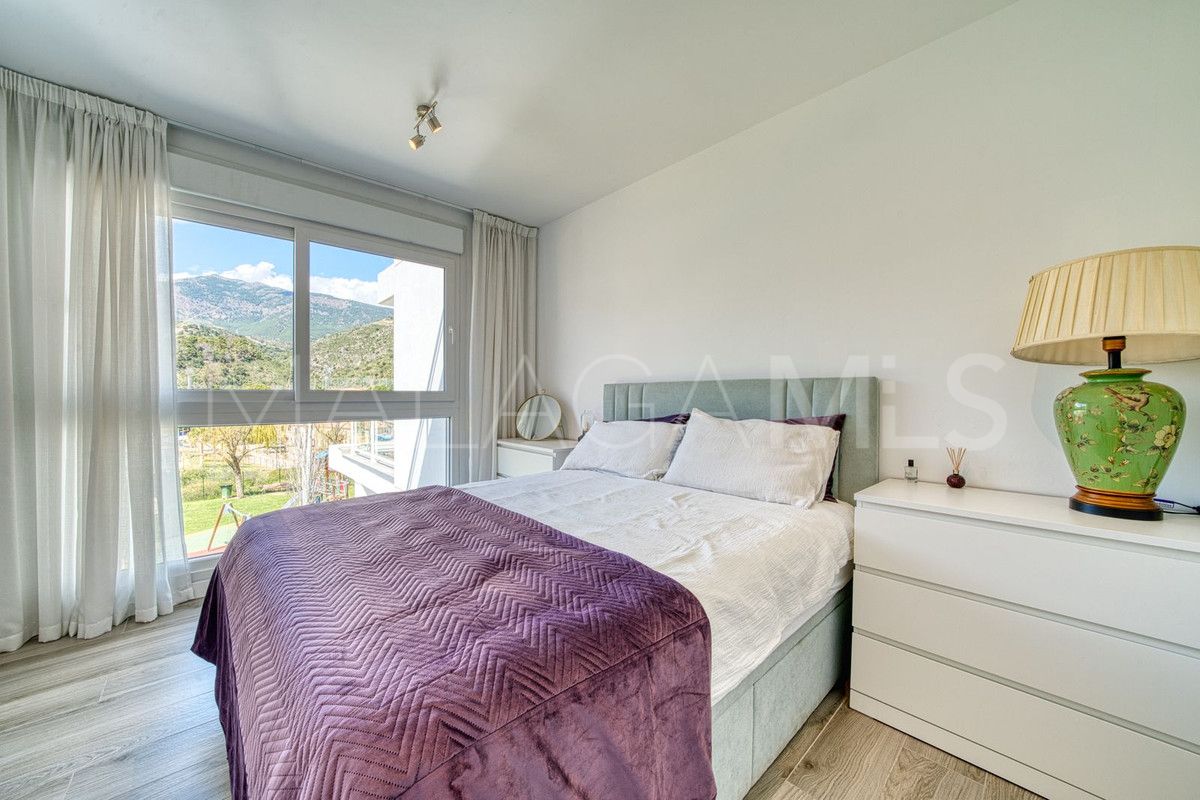 Buy penthouse in Benahavis with 3 bedrooms