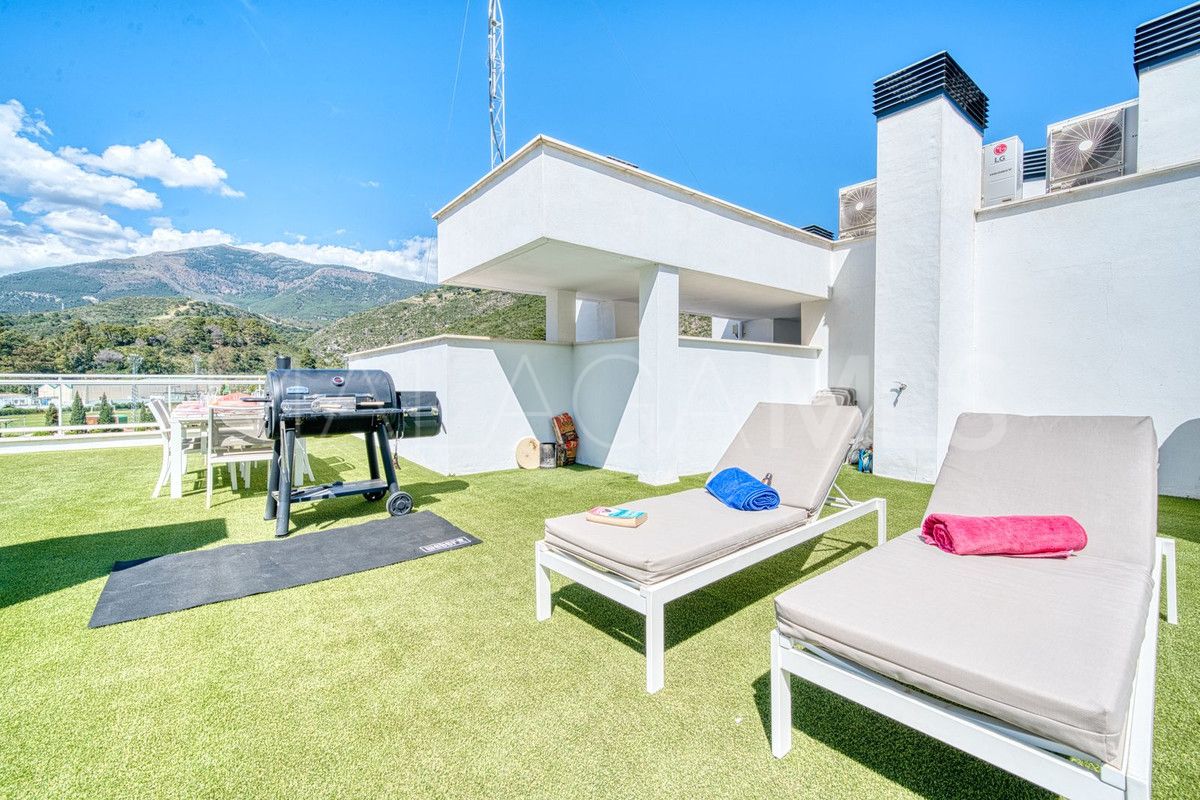 Buy penthouse in Benahavis with 3 bedrooms