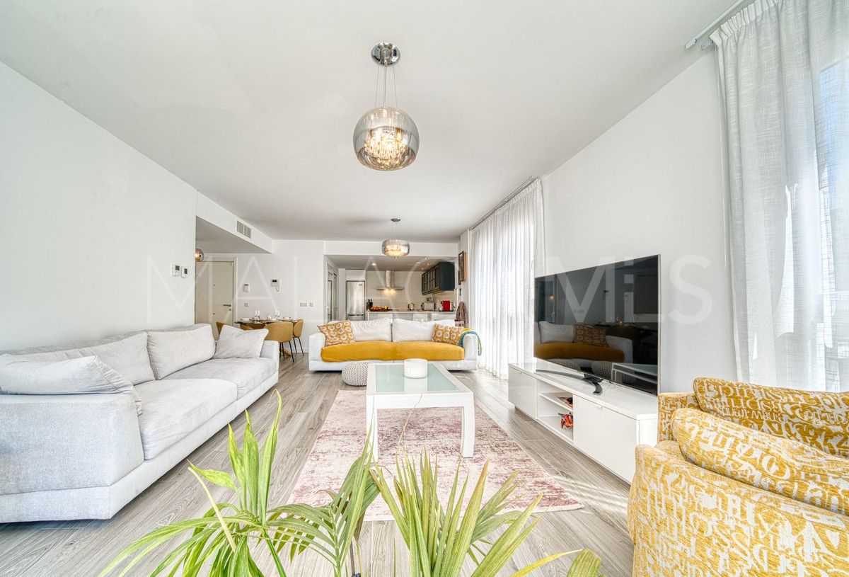 Buy penthouse in Benahavis with 3 bedrooms