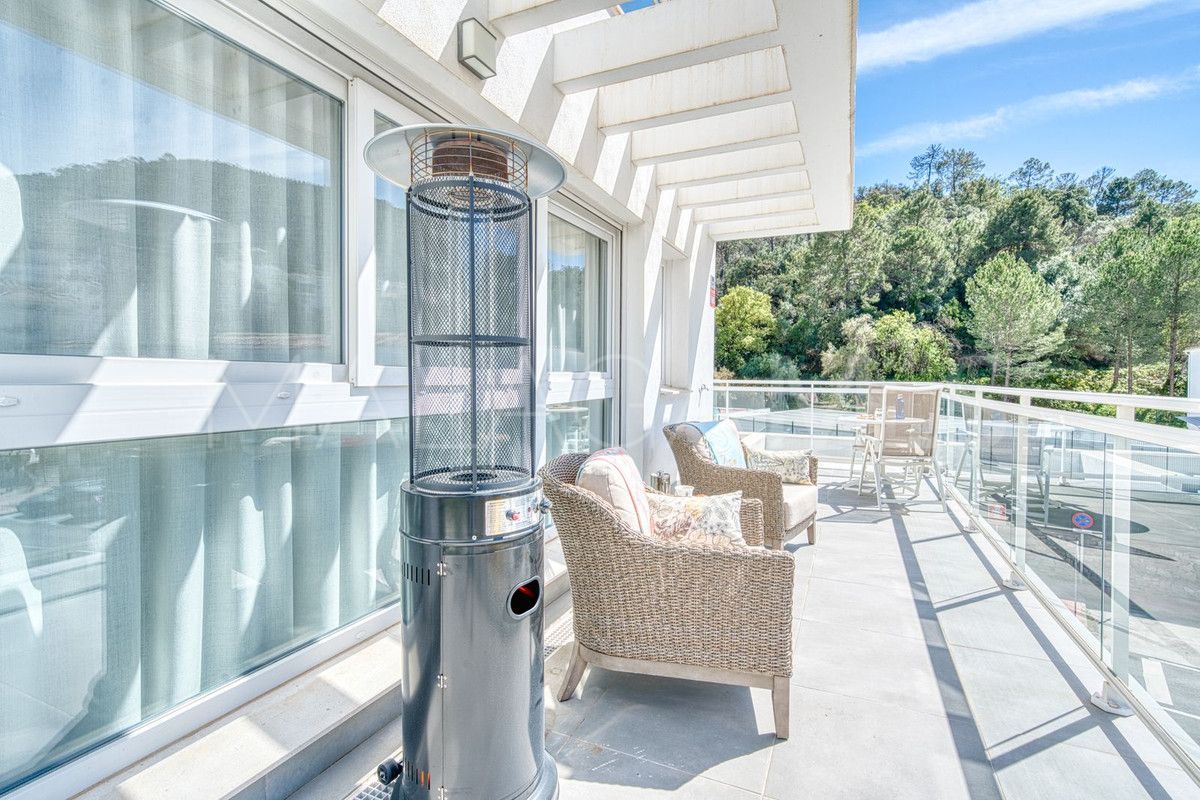 Buy penthouse in Benahavis with 3 bedrooms