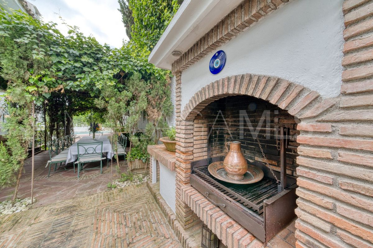 Villa for sale in Los Monteros