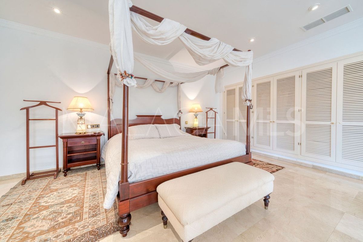 Villa for sale in Los Monteros