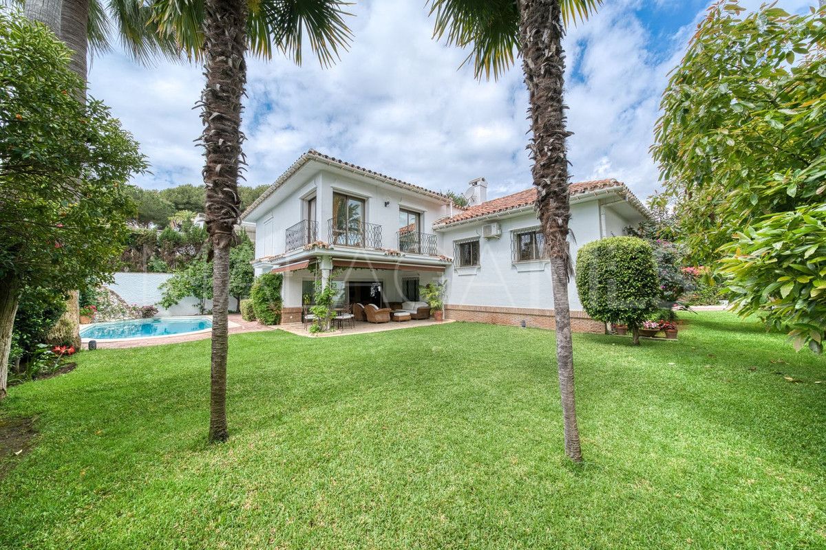 Villa for sale in Los Monteros