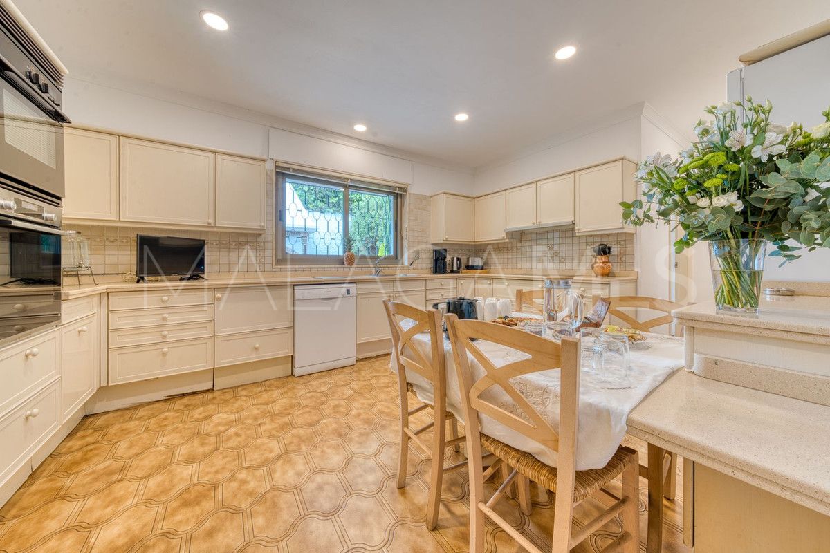 Villa for sale in Los Monteros