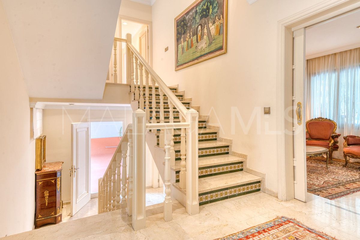 Villa for sale in Los Monteros