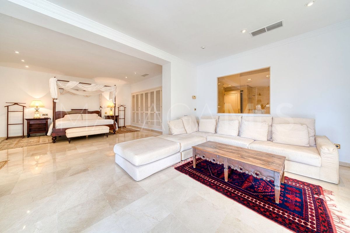 Villa for sale in Los Monteros