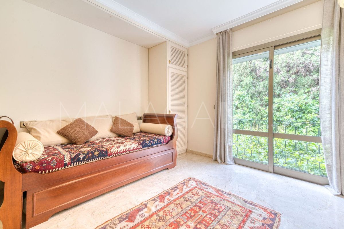 Villa for sale in Los Monteros