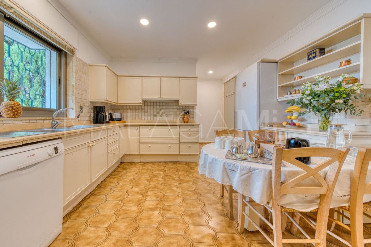Villa for sale in Los Monteros