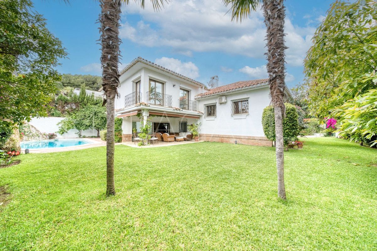 Villa for sale in Los Monteros