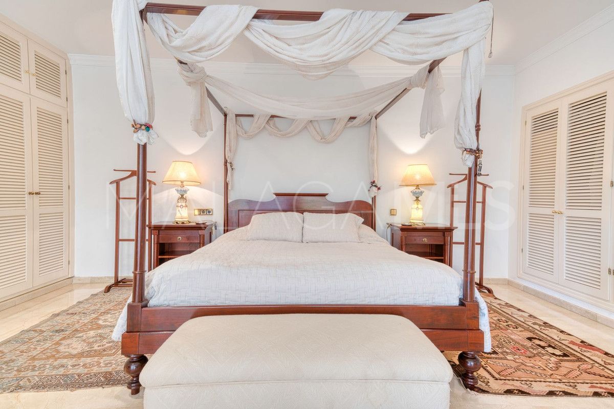 Villa for sale in Los Monteros