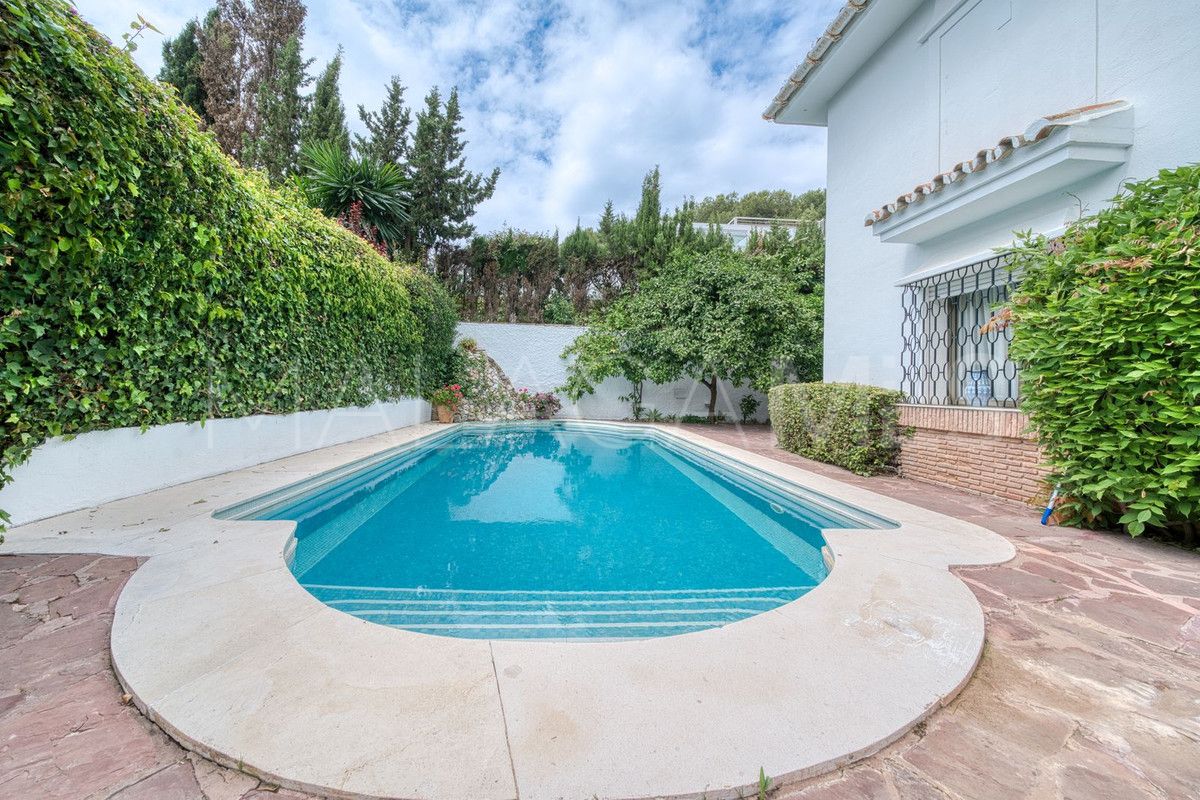 Villa for sale in Los Monteros