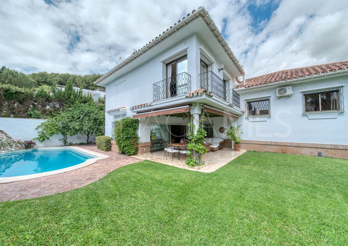 Villa for sale in Los Monteros