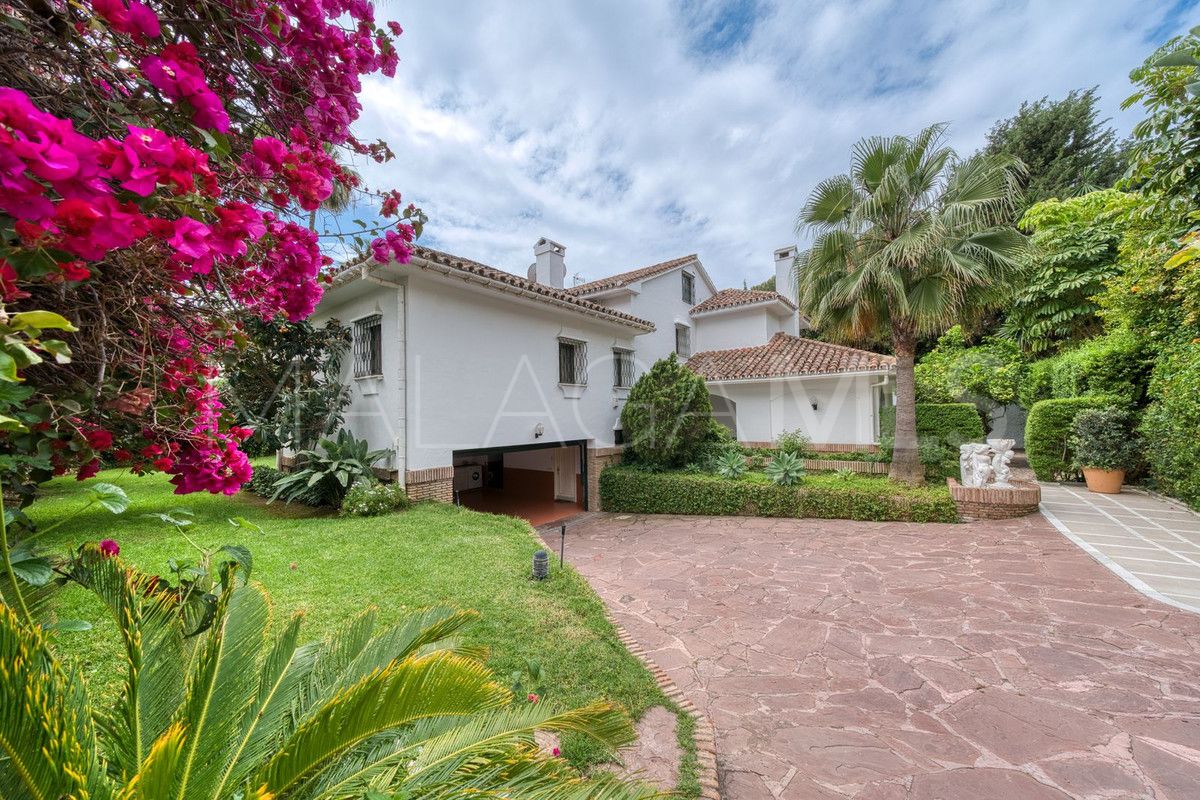 Villa for sale in Los Monteros