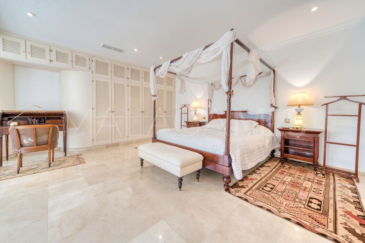 Villa for sale in Los Monteros
