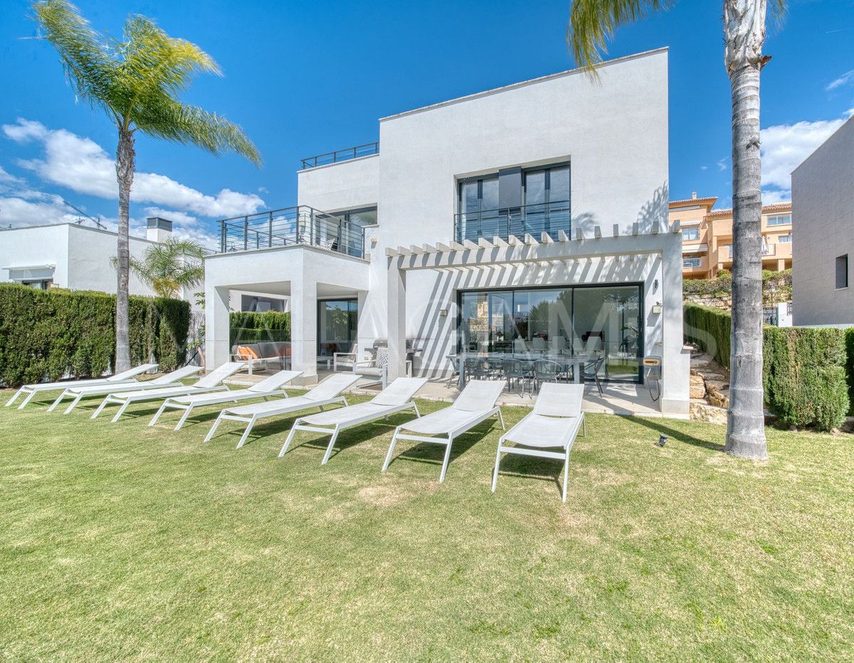 Villa for sale in Estepona