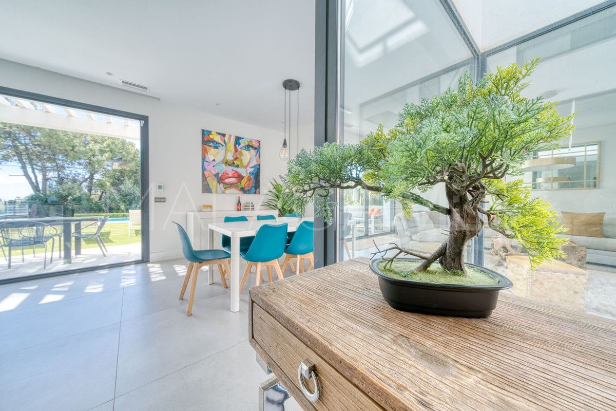 Villa for sale in Estepona
