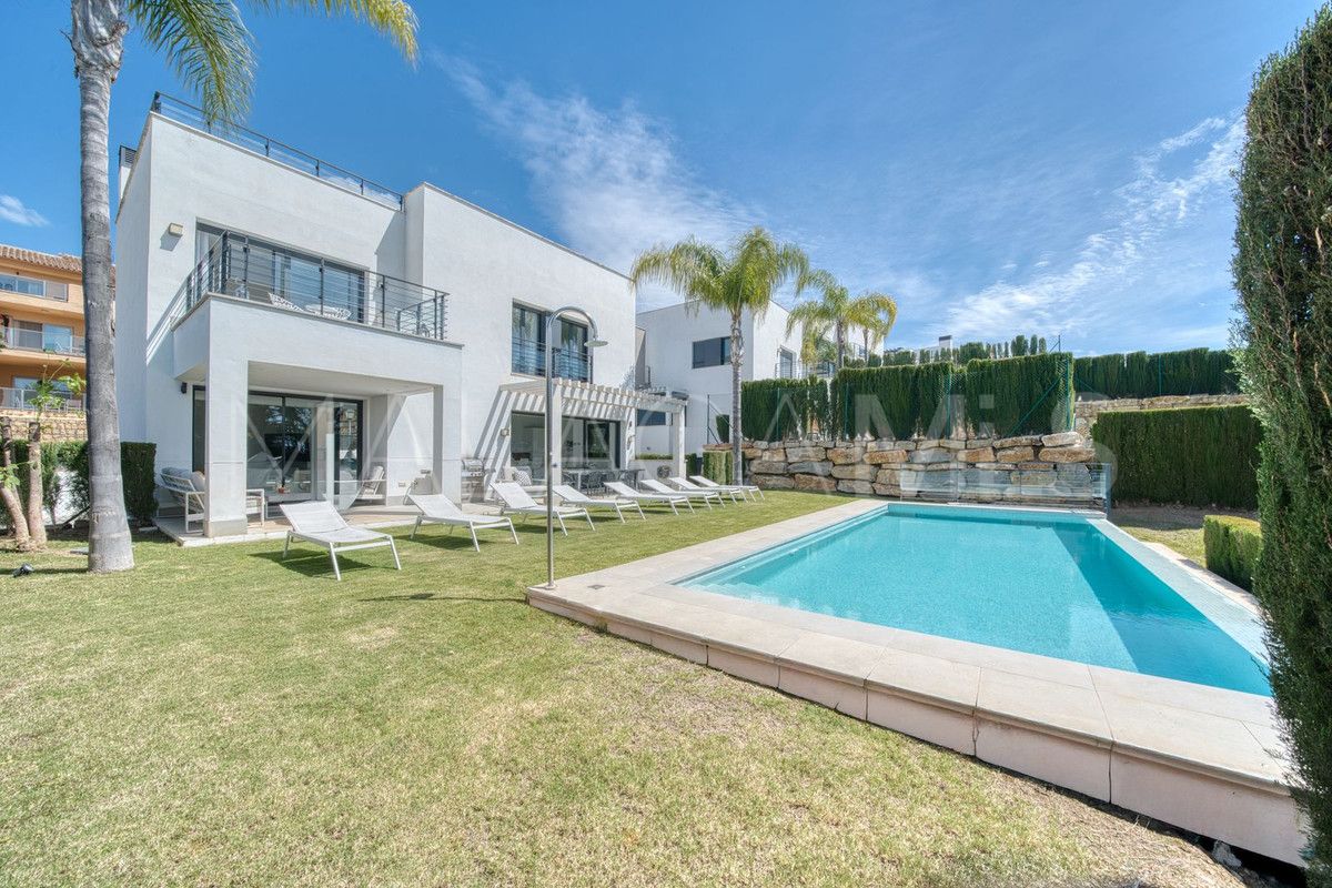 Villa for sale in Estepona