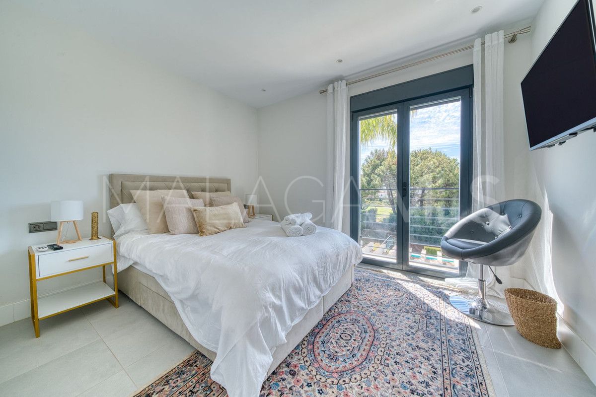 Villa for sale in Estepona