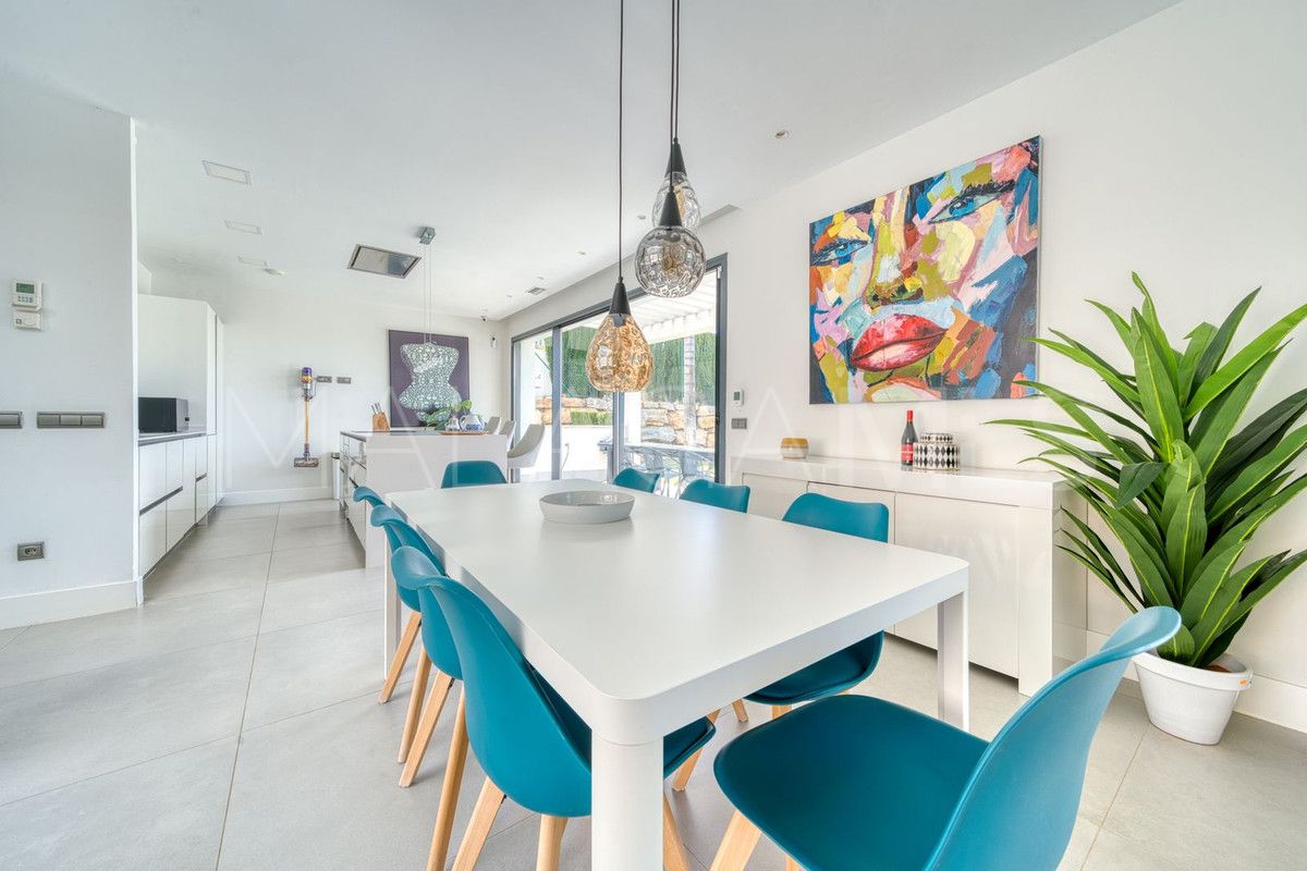 Villa for sale in Estepona