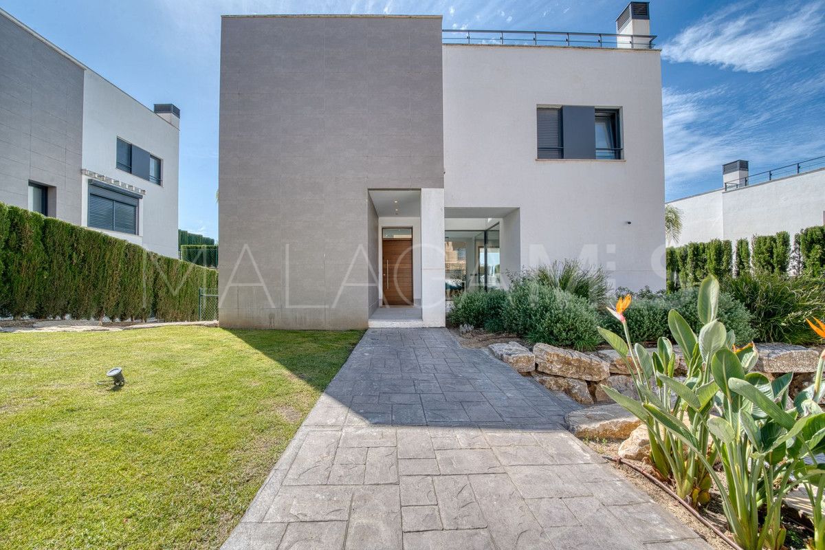 Villa for sale in Estepona
