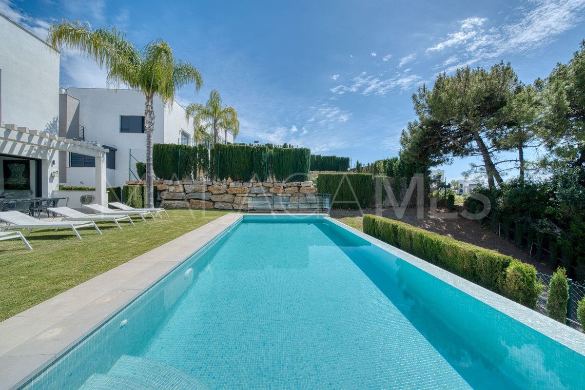Villa for sale in Estepona