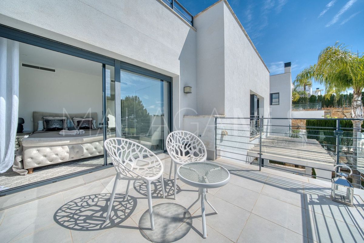 Villa for sale in Estepona