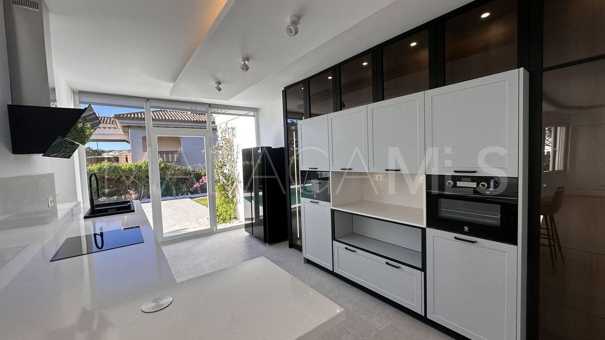 Villa for sale in La Duquesa